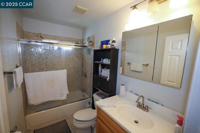 216 Suisun Ave, Rodeo CA: https://media.crmls.org/mediaz/d1b9e38b-aee4-4f44-a0bb-9766be1c70cf.jpg