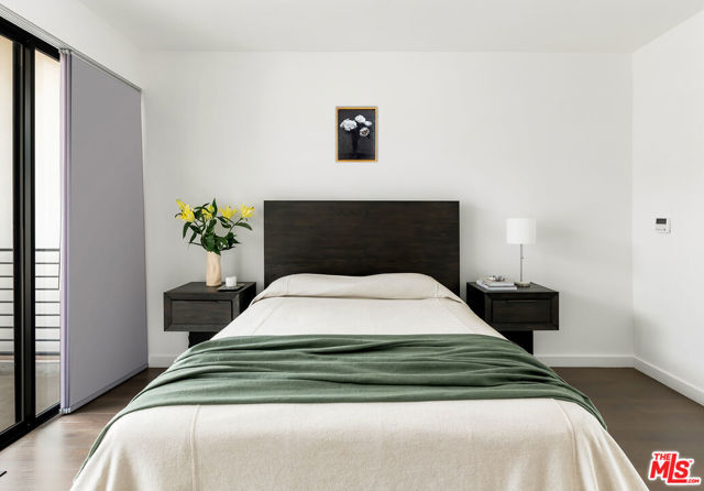 5154 W Redondo Court, Los Angeles CA: https://media.crmls.org/mediaz/d1ba443f-b812-4a5a-90fe-10b14726b657.jpg