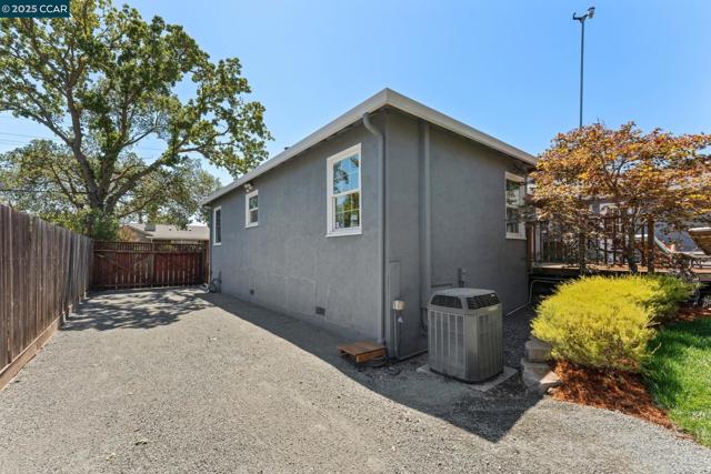 347 Valley View Rd, Pleasant Hill CA: https://media.crmls.org/mediaz/d1bad49c-7905-4baa-9f19-64ade7822d4a.jpg