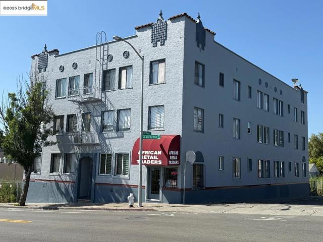 2240 MacArthur Blvd, Oakland CA: https://media.crmls.org/mediaz/d1bc31d4-6d94-4d4f-825e-25be932458a5.jpg