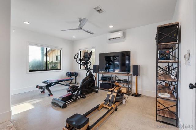 3647 Laketree Dr., Fallbrook CA: https://media.crmls.org/mediaz/d1bc85b2-f000-4f31-8f34-7319702c9bbc.jpg