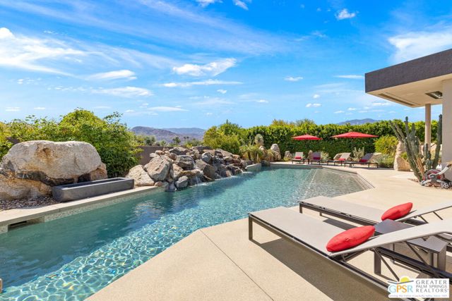 1 Sterling Ridge Drive, Rancho Mirage CA: https://media.crmls.org/mediaz/d1bc8946-30ed-42b6-9a7c-792dd6505908.jpg