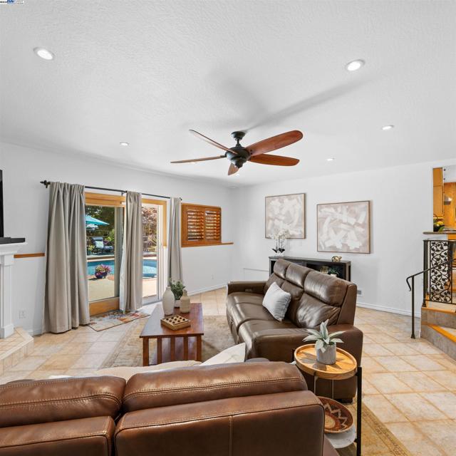 18767 Lamson Rd, Castro Valley CA: https://media.crmls.org/mediaz/d1bcb676-c659-452b-b39a-c7e18e99a991.jpg