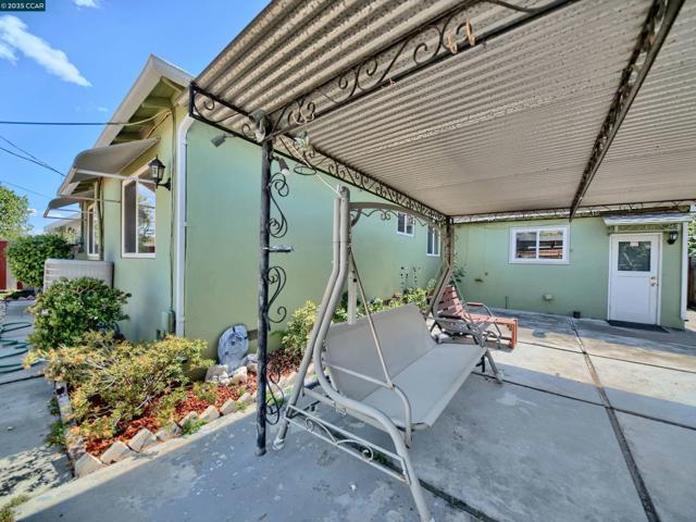 848 Linda Vista Street, San Jose CA: https://media.crmls.org/mediaz/d1bcf5b8-884d-4e0e-bda8-35d886bc04e5.jpg