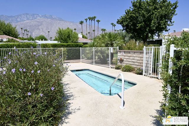 2117 Sunshine Way, Palm Springs CA: https://media.crmls.org/mediaz/d1bd4a11-74d1-41b5-a691-5e80ca70ae1e.jpg