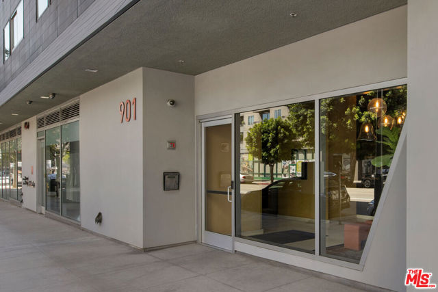 901 S Flower Street, Los Angeles CA: https://media.crmls.org/mediaz/d1bdeec3-eaeb-46f5-8ad1-0bf0b78a435d.jpg