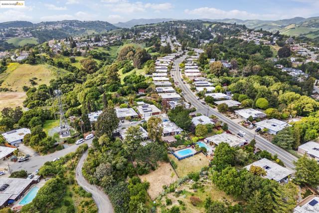 5345 Crown Ct, Castro Valley CA: https://media.crmls.org/mediaz/d1be6069-4db5-4fcc-8223-60916e6d7eb8.jpg