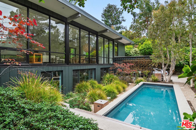 431 W Rustic Road, Santa Monica CA: https://media.crmls.org/mediaz/d1be66f7-2636-454d-9bb2-fe1ac463e9c7.jpg