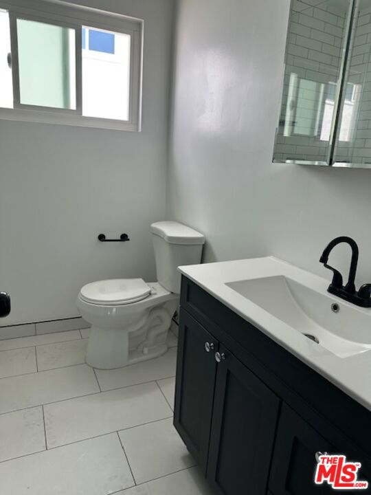 465 S Le Doux Road, Los Angeles CA: https://media.crmls.org/mediaz/d1beabb6-1965-40d4-94ee-eaa3b2ac3923.jpg