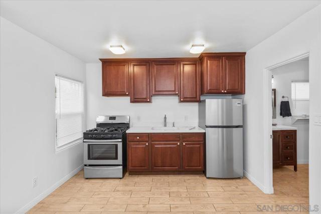 814 16 Pismo Ct., San Diego CA: https://media.crmls.org/mediaz/d1beb281-3e17-49ff-9bd3-9fec75e683c9.jpg