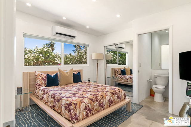 1405 E Tachevah Drive, Palm Springs CA: https://media.crmls.org/mediaz/d1bef759-bf5b-4847-9155-ca7d07ca5d7a.jpg