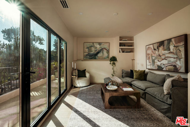 579 Crane Boulevard photo 36