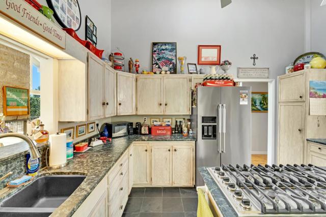6 Stratford Place, Monterey CA: https://media.crmls.org/mediaz/d1c0d6f3-8ef7-4b06-97f4-ef72f0805d28.jpg