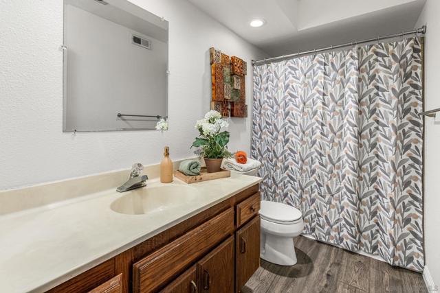 2820 Cedarwood Way, Carlsbad CA: https://media.crmls.org/mediaz/d1c1317d-c37a-4b74-b308-2e7b50b4e631.jpg