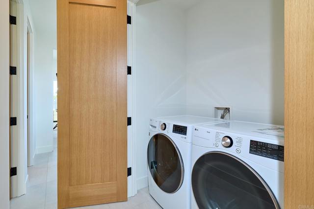 Detail Gallery Image 12 of 30 For 3901 Haines, San Diego,  CA 92109 - 5 Beds | 5 Baths