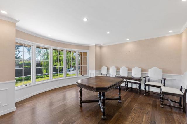 680 Fairway Circle, Hillsborough CA: https://media.crmls.org/mediaz/d1c209fc-a17f-4e3e-ad14-5e4ccbe611be.jpg