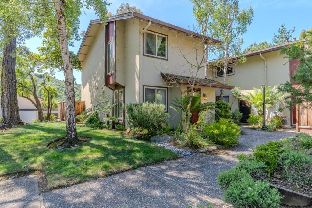 1041 Oddstad Boulevard