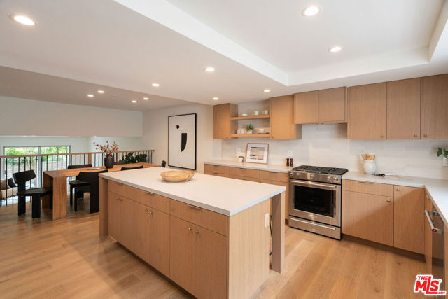13245 Fiji Way, Marina del Rey CA: https://media.crmls.org/mediaz/d1c24543-fb1b-4158-be76-6b99c0a89210.jpg