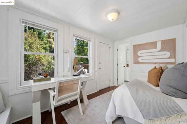 3116 Harrison St, Oakland CA: https://media.crmls.org/mediaz/d1c39e0c-71f7-49f2-b09a-d33278a39828.jpg