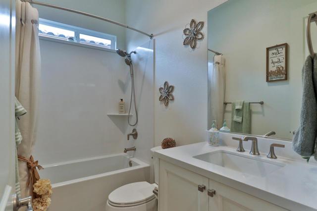 2102 White Oak Drive, Hollister CA: https://media.crmls.org/mediaz/d1c3e233-4b1f-402c-8257-10ba422ad975.jpg