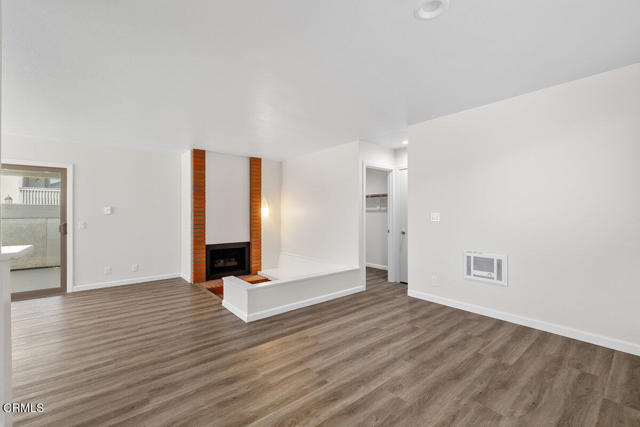 3107 Harbor Boulevard, Oxnard CA: https://media.crmls.org/mediaz/d1c3ed65-412c-46c0-8b92-b0329d0f9b24.jpg