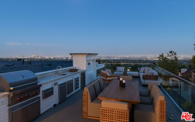 1682 San Onofre Drive, Pacific Palisades CA: https://media.crmls.org/mediaz/d1c4dbc9-0118-4ff3-ab68-ce8d6938dcd3.jpg