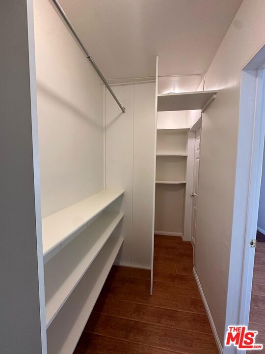 10429 Oro Vista Avenue, Sunland CA: https://media.crmls.org/mediaz/d1c558f2-7c92-4e17-8348-be604b51e53d.jpg