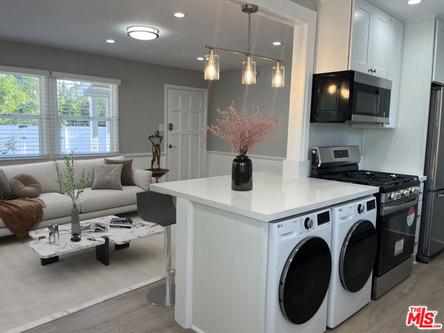 15227 Valleyheart Drive, Sherman Oaks CA: https://media.crmls.org/mediaz/d1c57219-08a3-4980-974c-f25874d92f37.jpg