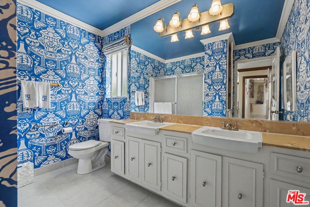 https://media.crmls.org/mediaz/d1c6468a-7ff2-4847-b8a6-4343e97a1280.jpg?preset=X-Large