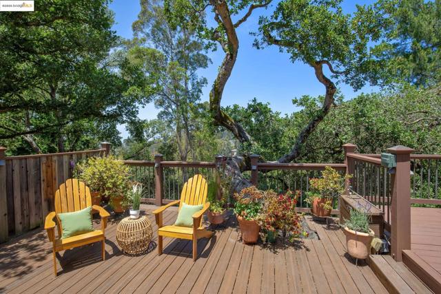 6257 Girvin Dr, Oakland CA: https://media.crmls.org/mediaz/d1c67132-574f-4a5c-8d5a-72620d8d5f5e.jpg