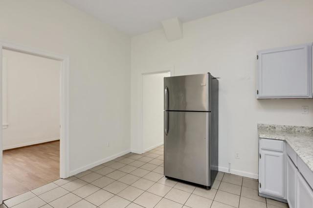 213 7th Street, Oakland CA: https://media.crmls.org/mediaz/d1c6c4f1-8a23-4227-9855-ae1b59c8113f.jpg