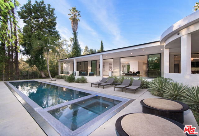 900 N HILLCREST Road, Beverly Hills CA: https://media.crmls.org/mediaz/d1c73b21-0907-4e65-9398-c27834f6048e.jpg