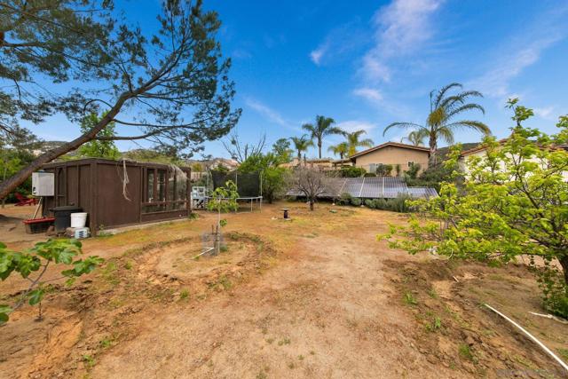8873 Hunter Pass, Alpine CA: https://media.crmls.org/mediaz/d1c7f3ae-0388-44fc-9daa-e99ced47a1f7.jpg