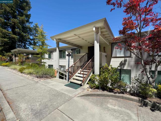 1345 Singingwood Ct, Walnut Creek CA: https://media.crmls.org/mediaz/d1c8d2e6-f46b-420e-856e-790b5afac143.jpg