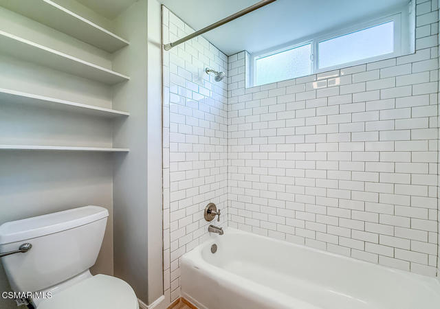 1251 Buckingham Drive, Thousand Oaks CA: https://media.crmls.org/mediaz/d1c95de7-437c-4ad7-a649-bdef5ca36627.jpg