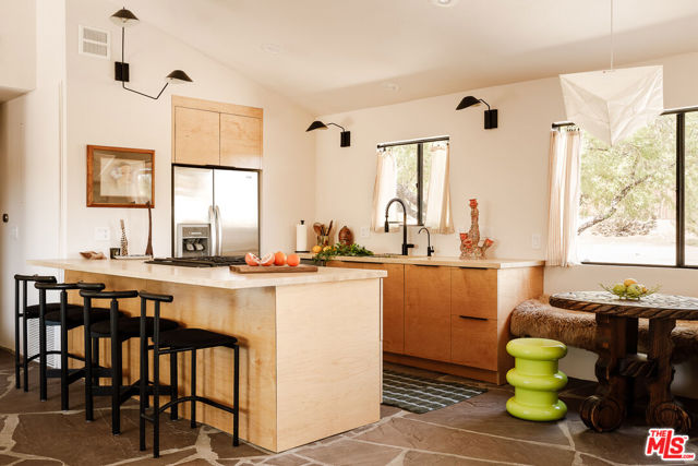 11051 Pinon Avenue, Morongo Valley CA: https://media.crmls.org/mediaz/d1c998cc-6109-407f-b6f7-32dd74a34e1b.jpg