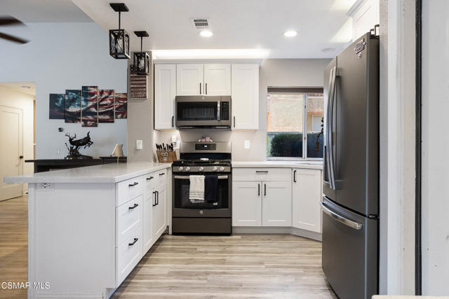 6691 Pecan Avenue, Moorpark CA: https://media.crmls.org/mediaz/d1c9ff09-b0ad-4f8b-aef8-948c6d8753a8.jpg