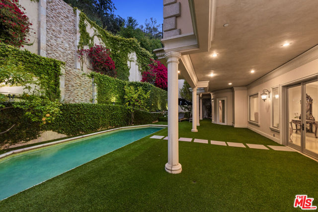 1455 Robmar Drive, Beverly Hills CA: https://media.crmls.org/mediaz/d1cb6458-e3fe-4bf5-aa7f-14ae977a5812.jpg