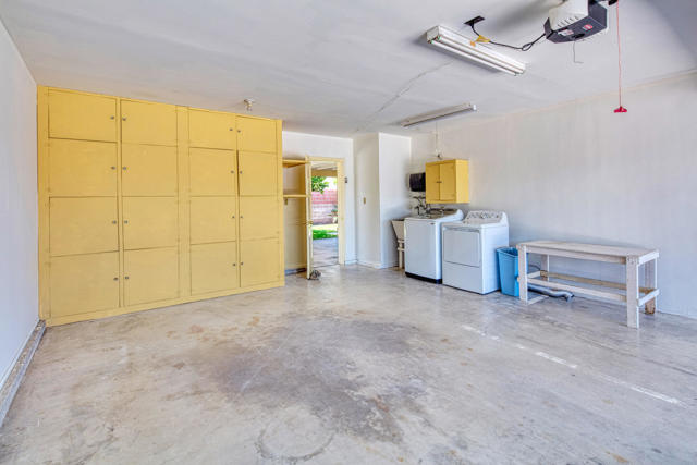 81103 Alberta Avenue, Indio CA: https://media.crmls.org/mediaz/d1cc3ab6-ec44-4171-bed3-81d5e90274df.jpg