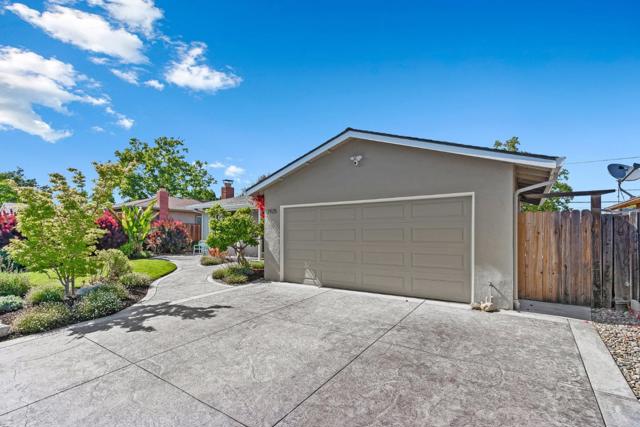1925 Adelaide Way, San Jose CA: https://media.crmls.org/mediaz/d1cc7272-ea80-4e66-a638-9dd83ec9dd22.jpg