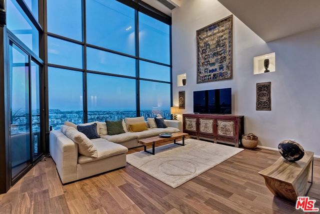 4335 Marina City Drive, Marina del Rey CA: https://media.crmls.org/mediaz/d1cc900a-235a-4c14-92a0-4c2b5f42e325.jpg