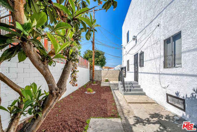 123 S Westmoreland Avenue, Los Angeles CA: https://media.crmls.org/mediaz/d1cc9e5b-defa-430f-9fdc-7508678b97d6.jpg