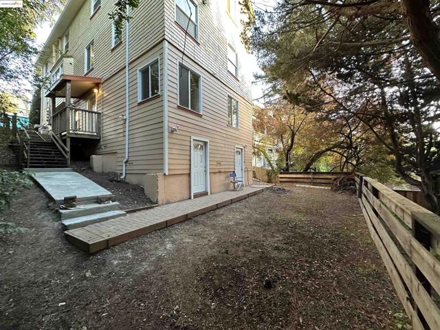 337 Oakland Avenue, Oakland CA: https://media.crmls.org/mediaz/d1cd5183-8f63-4984-af3b-49360675c251.jpg