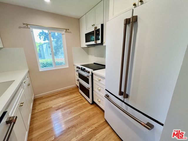 2209 Summertime Lane, Culver City CA: https://media.crmls.org/mediaz/d1cd59a2-5e8f-44a2-9150-637818bd4c4b.jpg