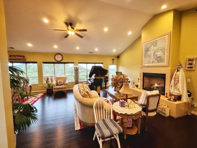 2612 Hallmark Drive, Belmont CA: https://media.crmls.org/mediaz/d1ce781b-2685-4ba2-aad5-fc750a7854c7.jpg