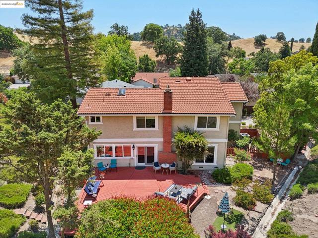 2353 Benham Ct, Walnut Creek CA: https://media.crmls.org/mediaz/d1cee71d-f37b-4ba0-b666-f750661a6a72.jpg