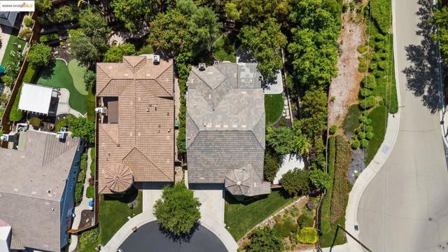 1101 Lafite Ct, Brentwood CA: https://media.crmls.org/mediaz/d1cfc8f7-592c-4ad9-a8e7-75c017a563a5.jpg