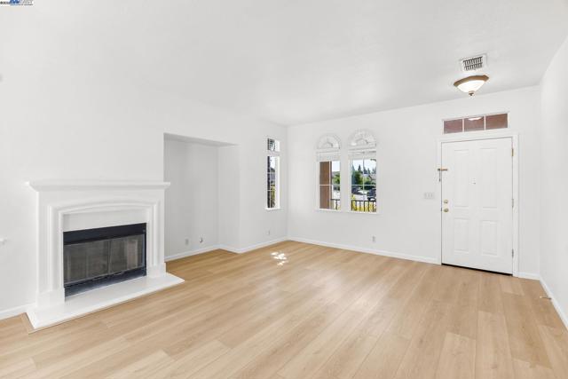 4 Mistyvale Ct, Sacramento CA: https://media.crmls.org/mediaz/d1d00bc5-6366-429f-861a-b55ebf957522.jpg