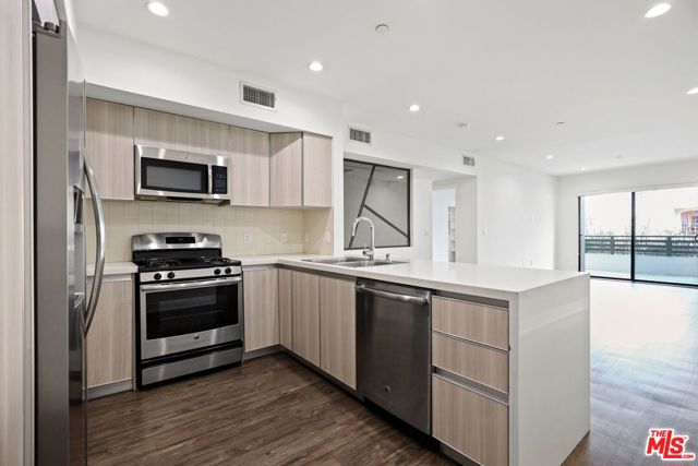 409 Hayworth, Los Angeles CA: https://media.crmls.org/mediaz/d1d05a59-be8c-400f-93d3-9f46c7635a57.jpg