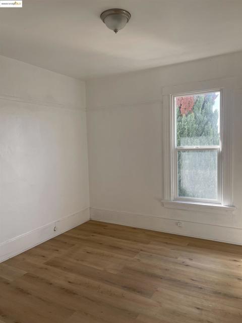 2212 17Th Ave, Oakland CA: https://media.crmls.org/mediaz/d1d08d0f-091f-4606-8c36-012f5fcc0c32.jpg